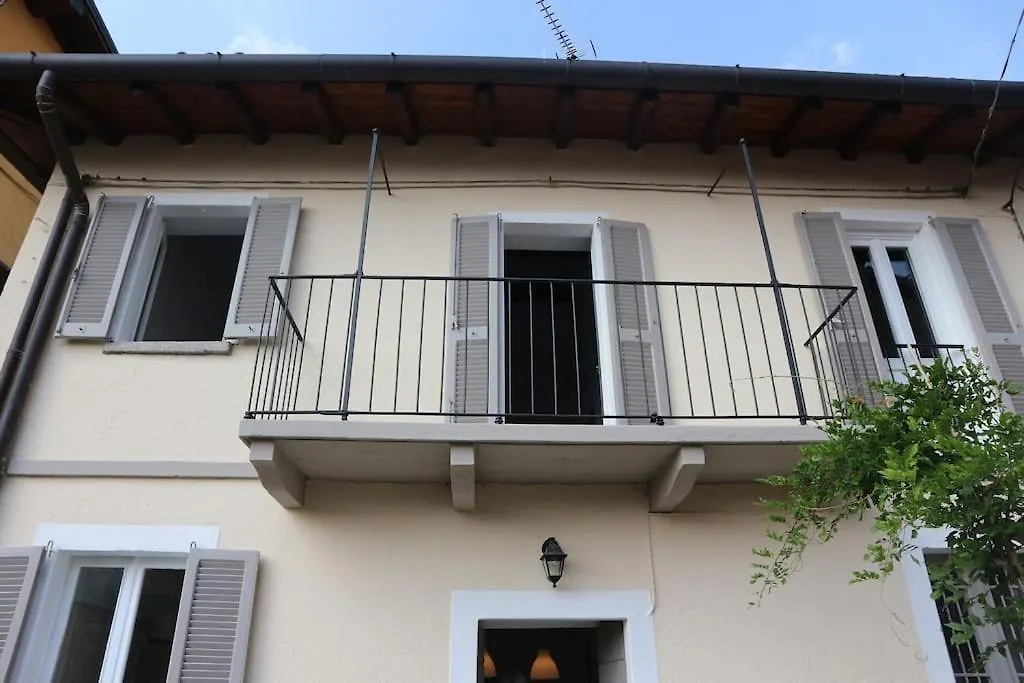 Traditional Piazza Home/Balcony/ Private Garden Cernobbio 0*,  Itálie