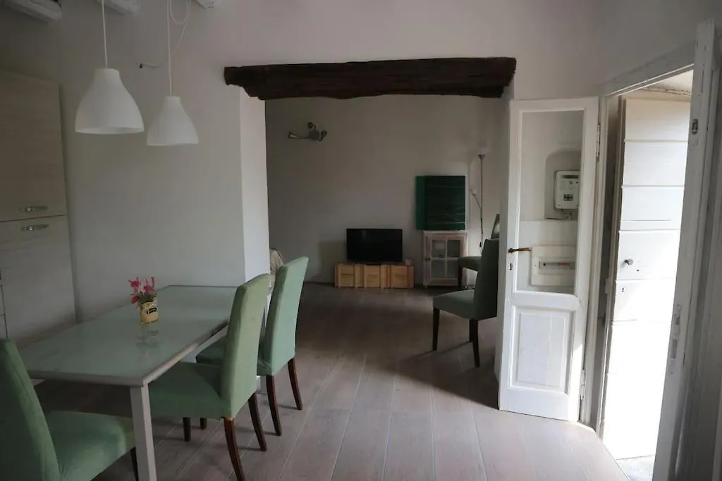Traditional Piazza Home/Balcony/ Private Garden Cernobbio